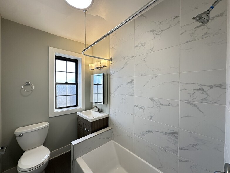 Building Photo - 735 Judson Ave