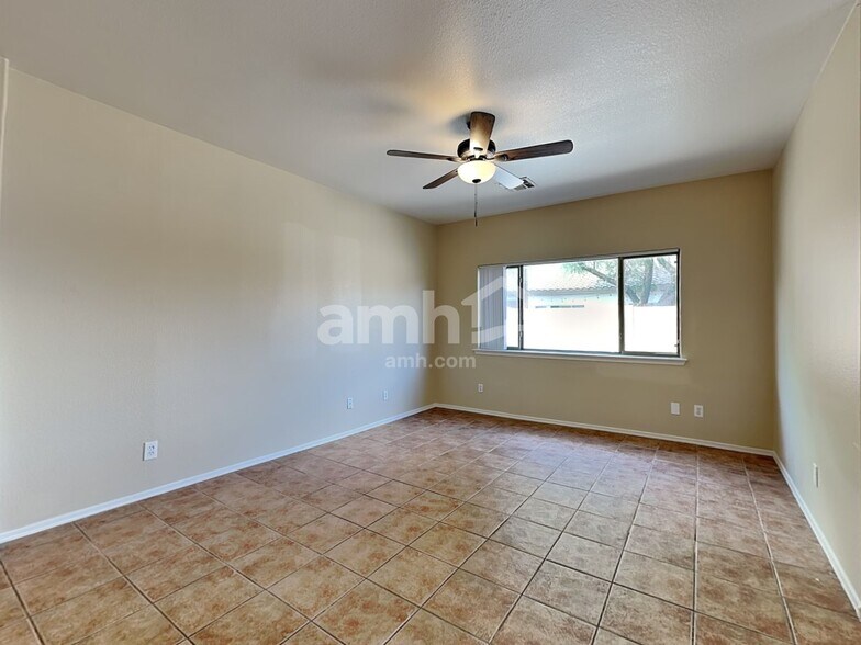 Building Photo - 11852 W Cambridge Ave