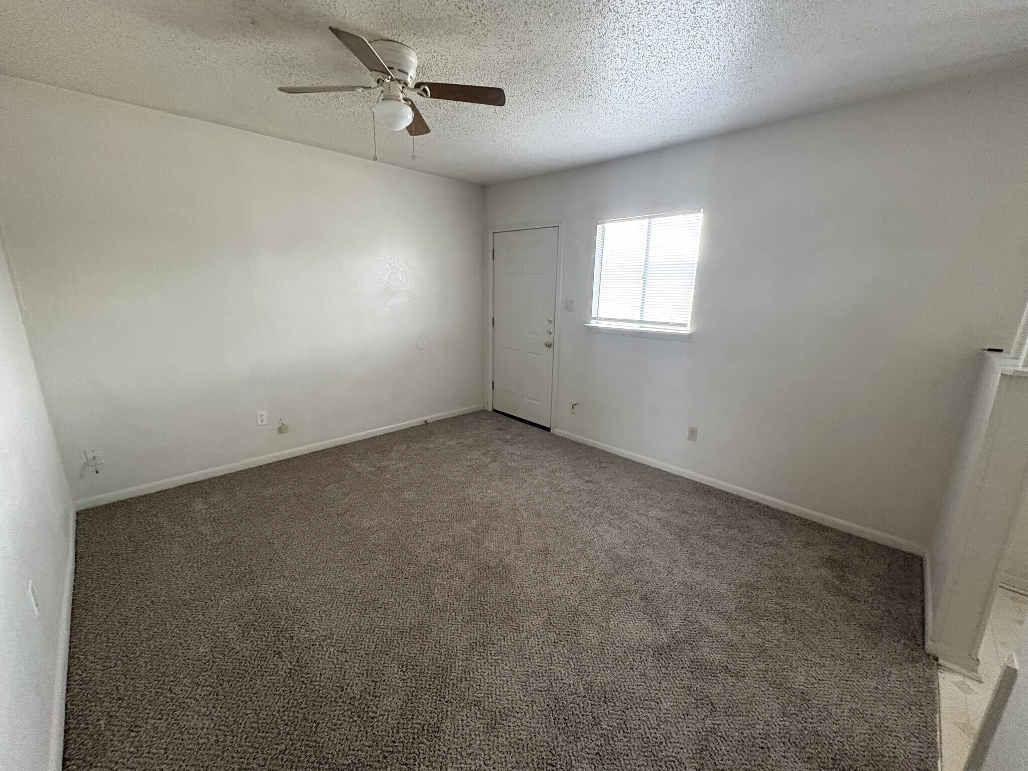 Building Photo - 602 Sunset Ln