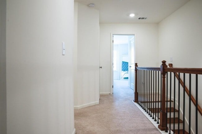 Building Photo - 916 Belfry Terrace