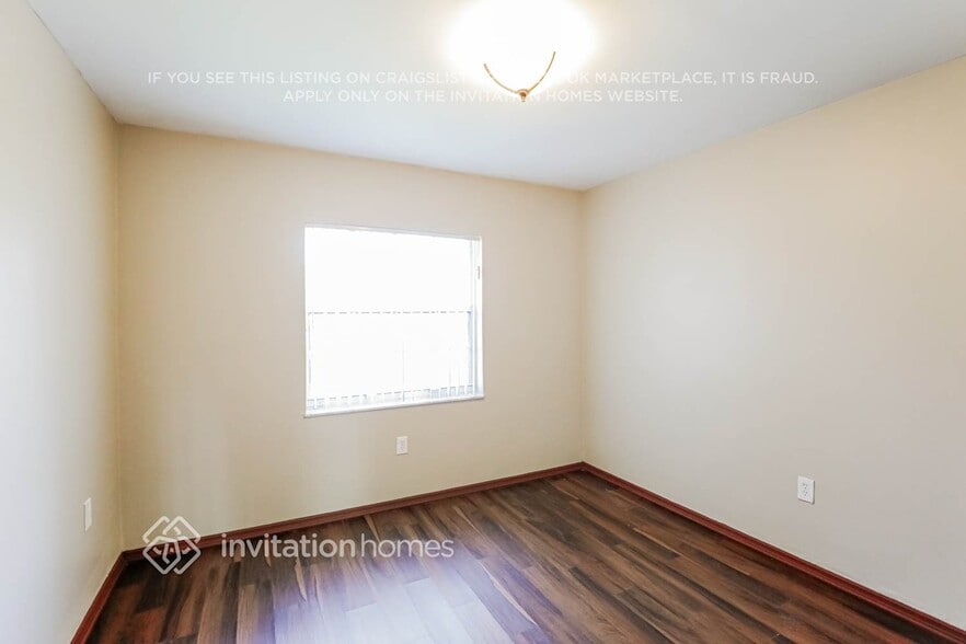 Building Photo - 15411 SW 144th Ave