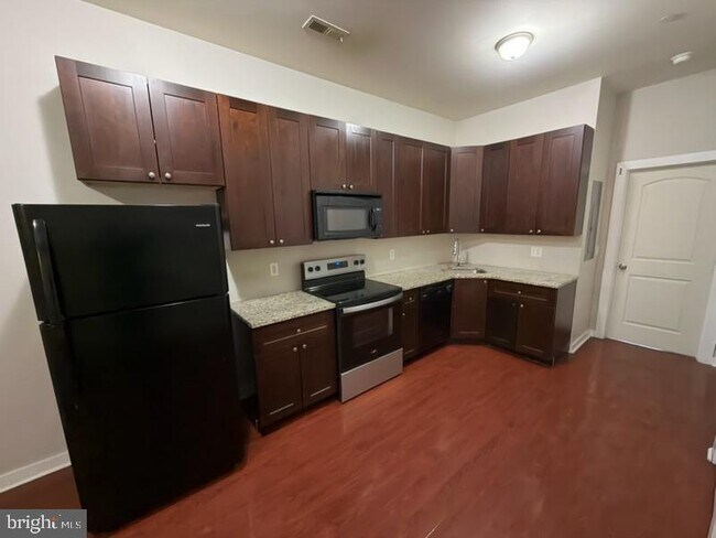 Building Photo - 1535 Cecil B. Moore Ave