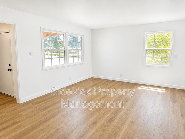 Building Photo - 8941 Songfest Dr