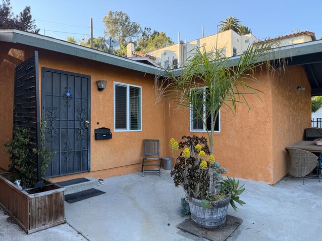 Building Photo - 2223 1/2 Oak Glen Place