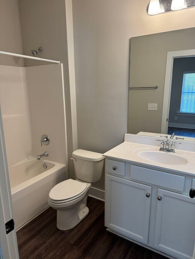Building Photo - 4024 Ashley Dr