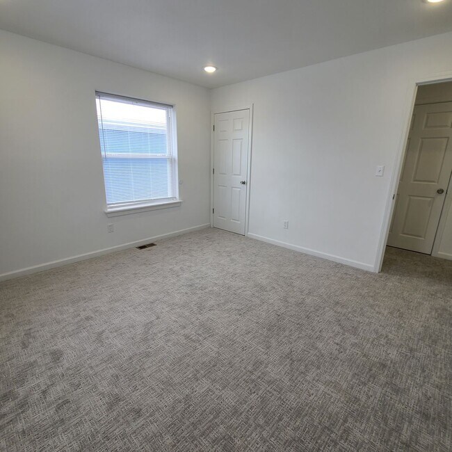 Building Photo - Townhomes Now Available in Strafford MO!