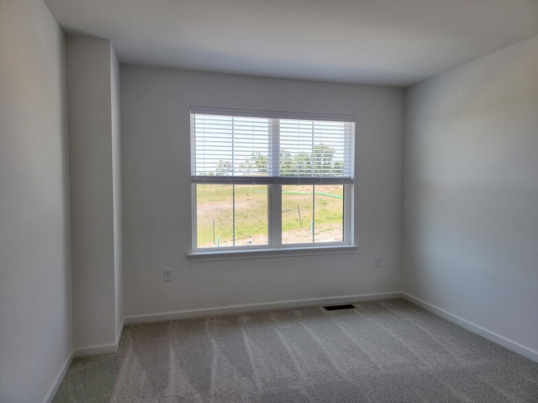 Building Photo - 2131 S Autumn Chase Dr