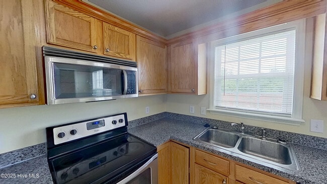 Building Photo - 108 Chastain Dr