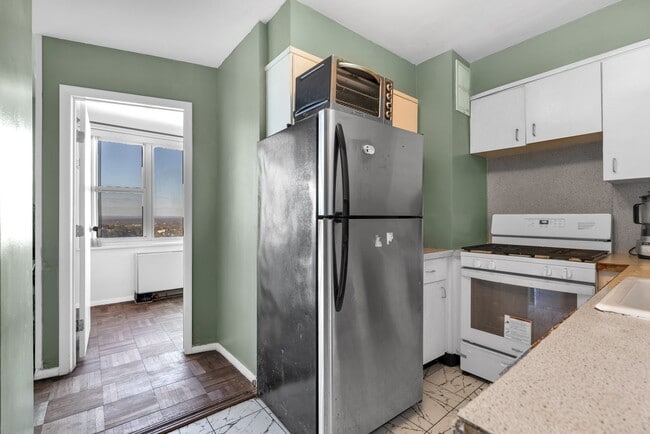 Building Photo - 2000 Linwood Ave