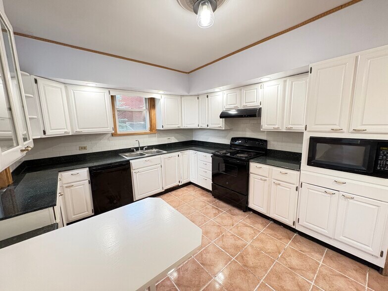 Building Photo - 6345 Morrowfield Ave