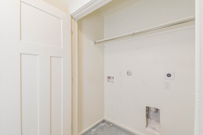 Building Photo - 21155 Gosling Rd