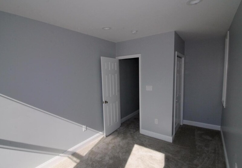 Building Photo - 703 Portland St