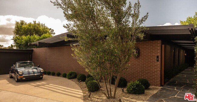 Building Photo - 2505 Carman Crest Dr