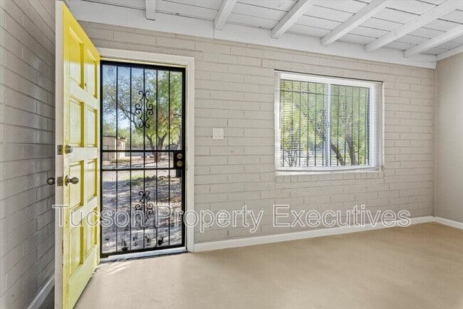 Building Photo - 3317 N Howard Blvd