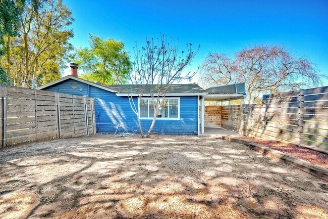 Building Photo - 2707 Robertson St