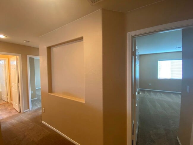 Building Photo - Gorgeous Rhodes Ranch Country Club home in Guard Gated Community!