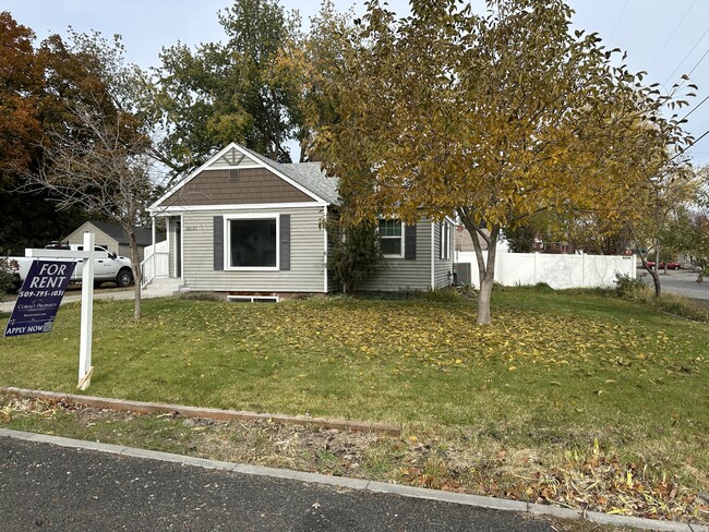 Building Photo - 10421 E Springfield Ave