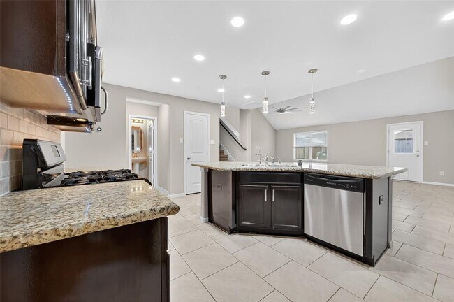 Building Photo - 3026 Village Creek Dr
