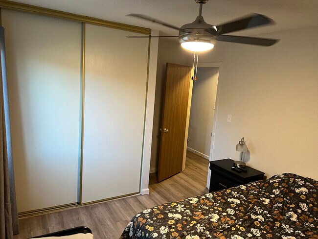 Building Photo - RIO RANCHO-VISTA HILLS