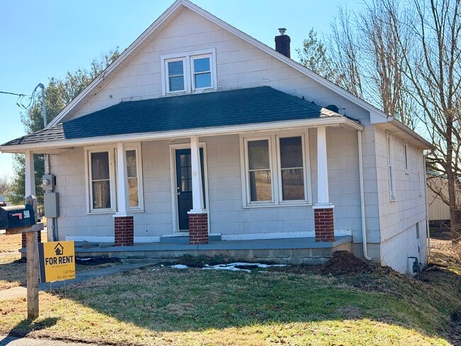 Building Photo - 988 N Maple St