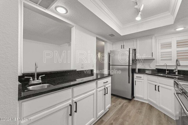 Building Photo - 908 Shoreline Cir