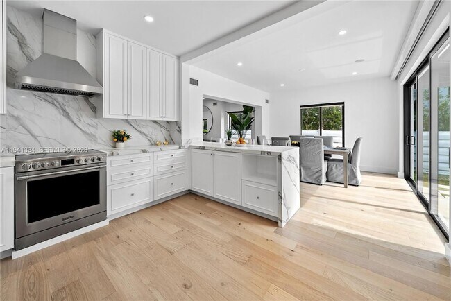 Building Photo - 600 NE 57th St