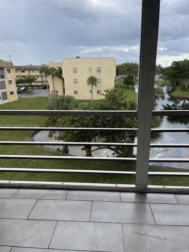 Building Photo - 8285 Sunrise Lakes Blvd