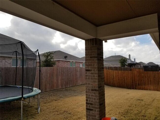 Building Photo - Stunning 5 beds 3 baths in Fort Worth!