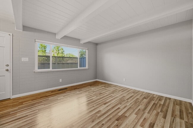Building Photo - 1141-1161 Oak Avenue