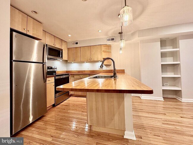 Building Photo - 2017 13th St NW