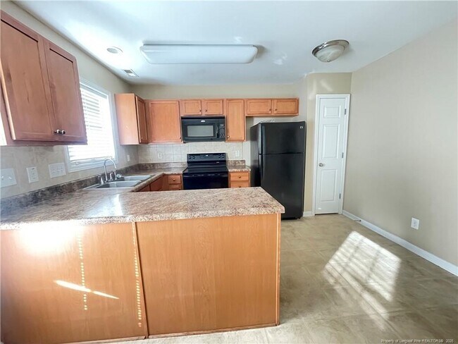 Building Photo - 1932 Lioncoward Dr