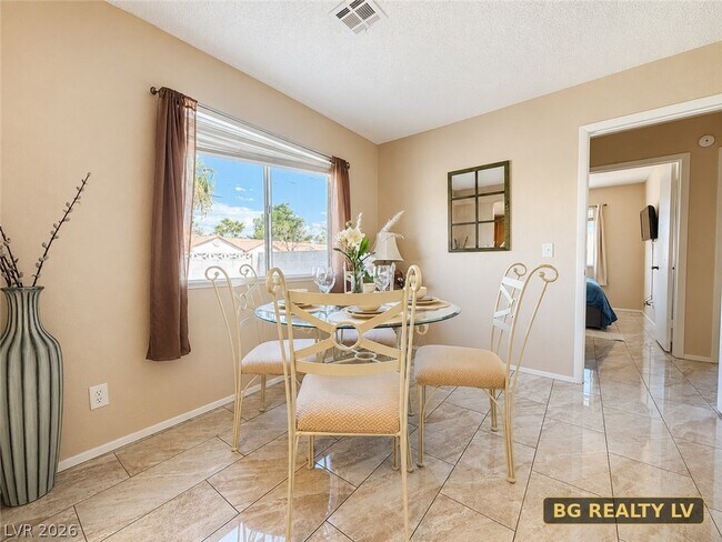 Building Photo - 6600 Light Breeze Dr