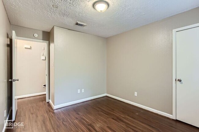 Building Photo - 5607 Circlegate Dr