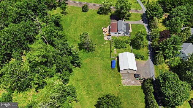 Building Photo - 1682 Creek Rd