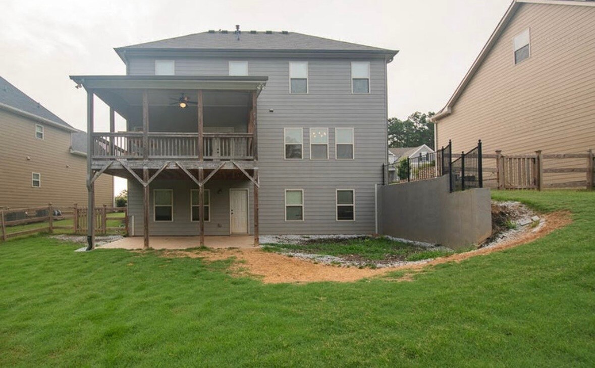 Backyard - 399 Cobblestone Trl