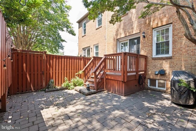 Building Photo - 804 Gibbon St