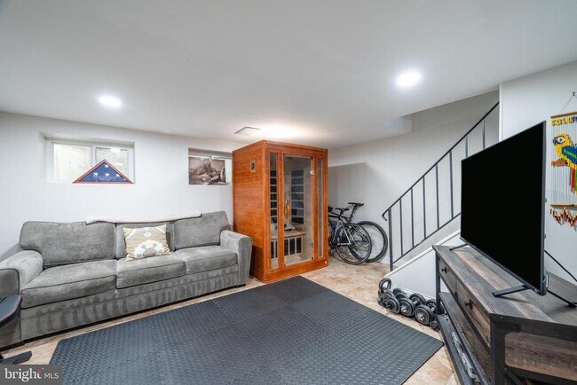 Building Photo - 4205 32nd Rd S
