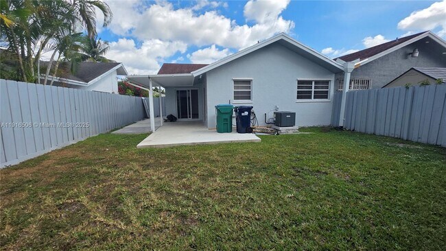 Building Photo - 9818 SW 146th Ct