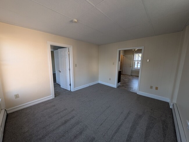 Building Photo - 2nd Floor 2 Bedroom Apartment