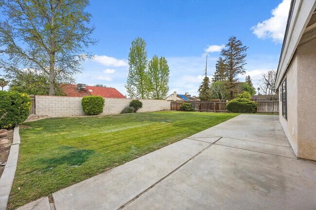 Building Photo - Beautiful 3 Bedroom, 2 Bathroom Home with Spacious Yard!