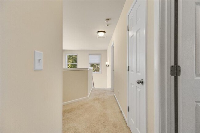 Building Photo - 1234 King Springs Ct SE