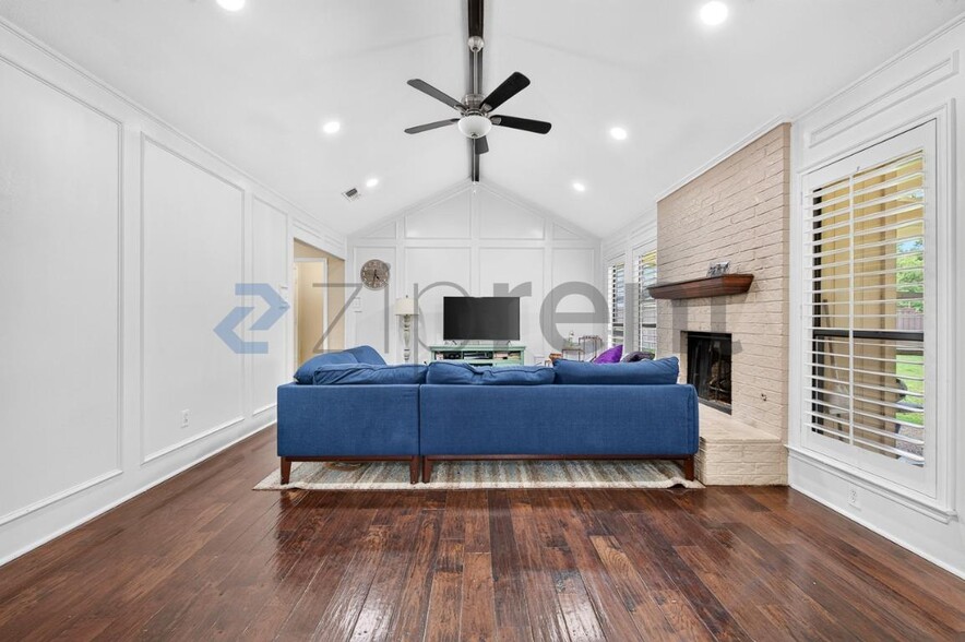Building Photo - Unit