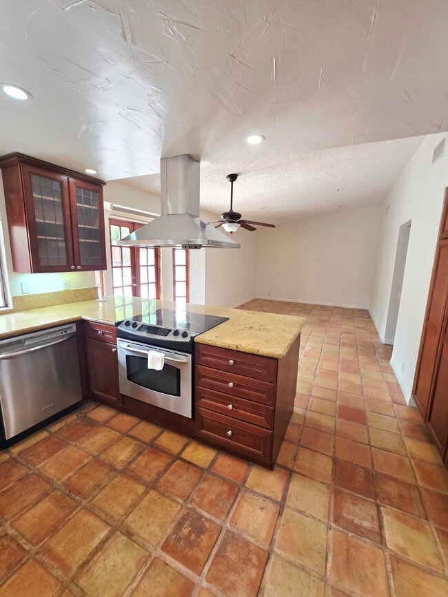 Building Photo - 40329 Sagewood Dr