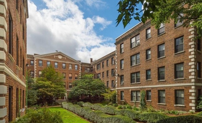 Building Photo - 62 Queensberry St
