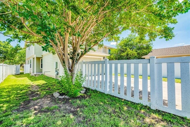 Building Photo - 1507 Davis Mountain Loop