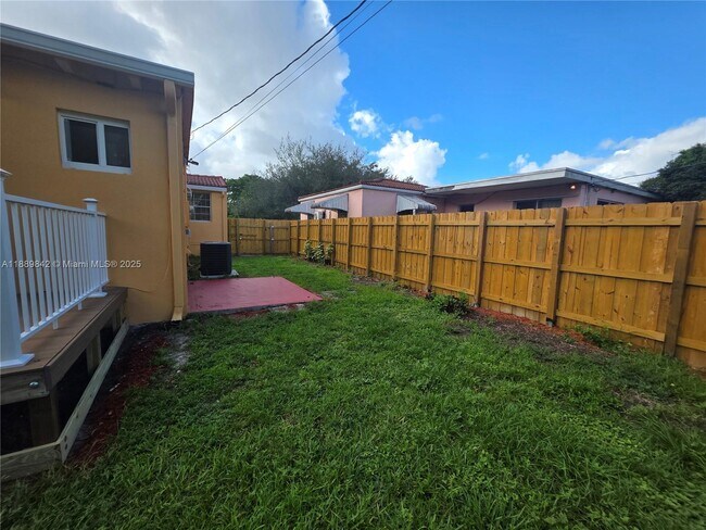 Building Photo - 1 N Melrose Dr
