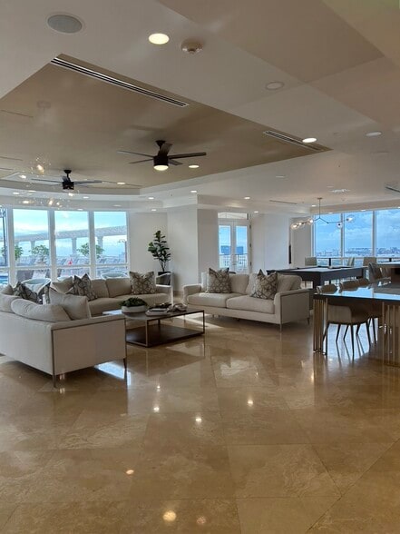 Building Photo - 511 SE 5th Ave