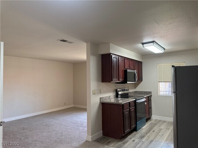 Building Photo - 4390 Sandy River Dr