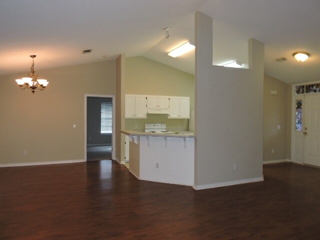 Building Photo - MOVE IN SPECIAL - 1 WEEK FREE RENT - MINUT...