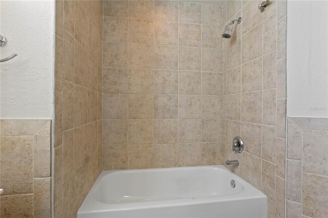 Building Photo - 1454 FARRINGDON Cir